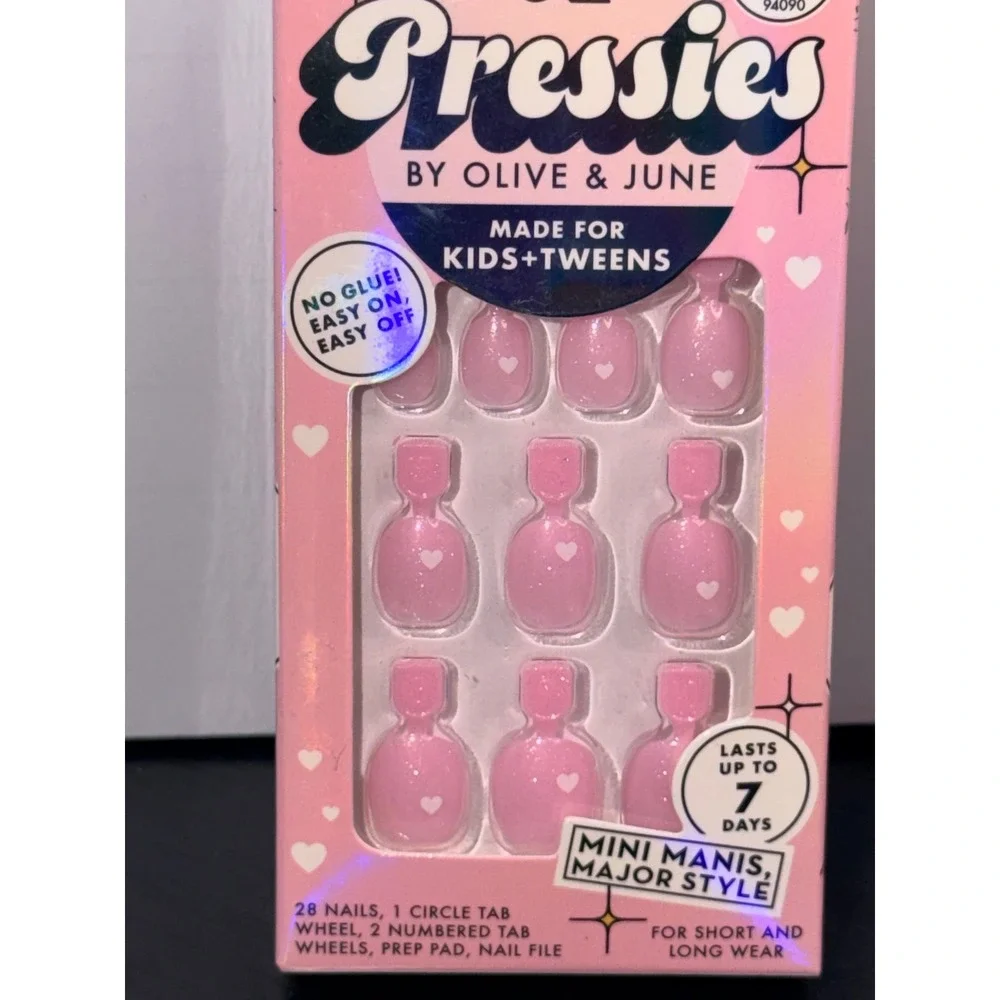 Olive & June Pressies Has My Heart Shiny Pink Heart Press-On Nails Kids 28ct